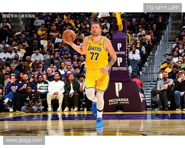 [NBA]东契奇军训中锋 失衡抛投打成2+1.